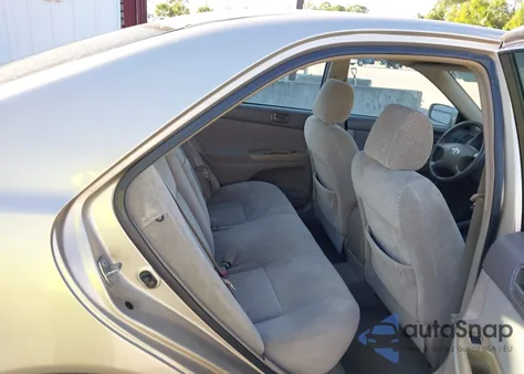 2004 Toyota Camry Le V6/Xle V6 from USA, damaged, VIN 4T1BF32K94U583704